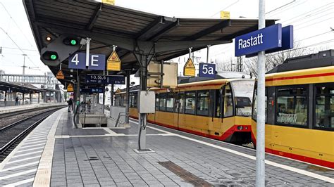 rücken gebrochen mädchen video|bahnhof rastatt attacks.